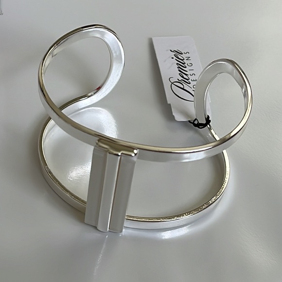 NIB - Premier designs Fab cuff bracelet, Silver & Mother of Pearl - Picture 5 of 6